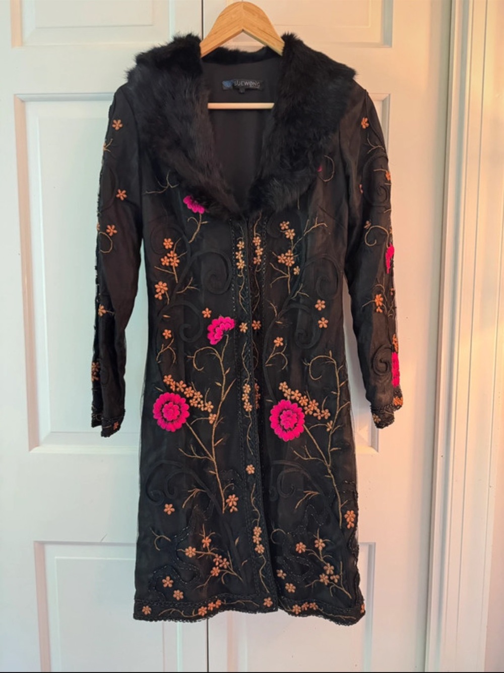 Sue Wong Black Embroidered Floral Long Jacket with Faux Fur Collar vintage gorg